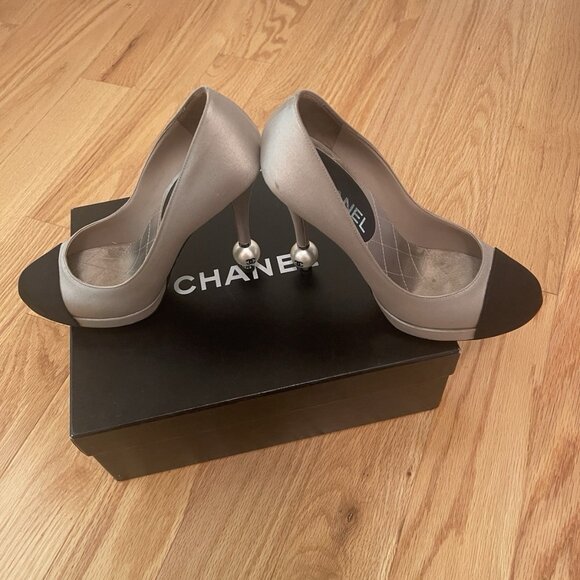 CHANEL Black Leather Satin Pumps Heels - Picture 3 of 15